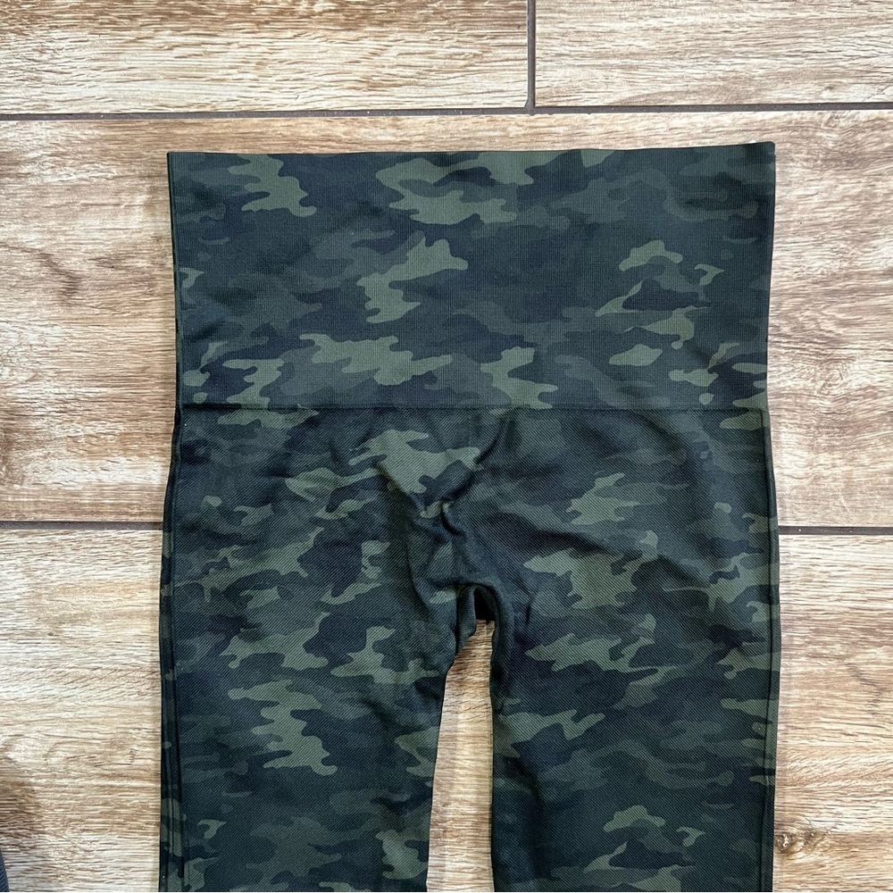 SPANX Look At Me Now Seamless Leggings Size Large Camo Green - Picture 8 of 15